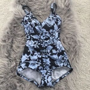 Maxine woman’s size 12 one piece swimsuit☀️☀️☀️